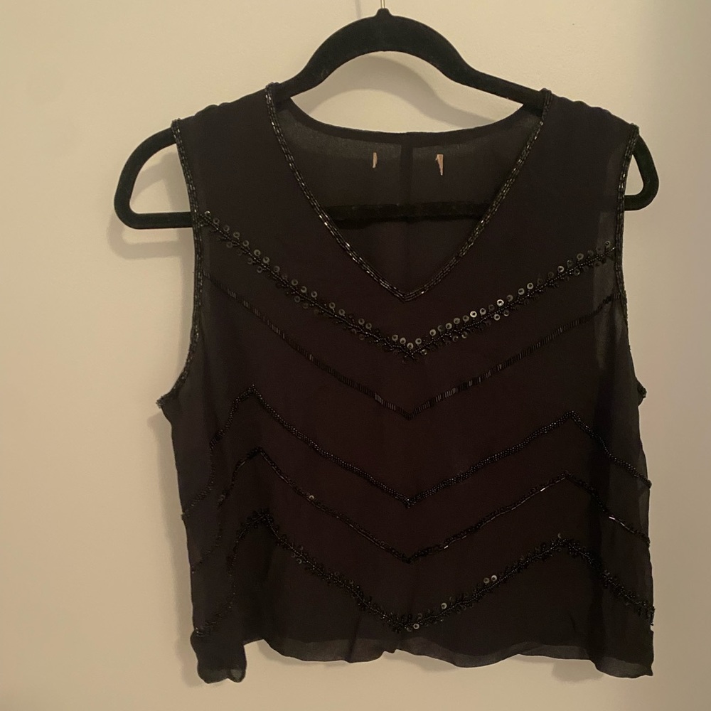 Black flowy tank 🖤